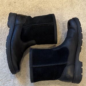 UGG Foerster waterproof shearling boots black 10.5